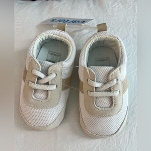 NWT Carter's White and Tan Kids Shoes ( Size 4) 9-12 months